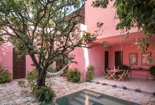 Фото - Розовый фасад и традиционные интерьер из камня: вилла в Мексике