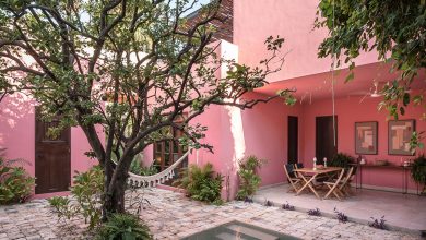 Фото - Розовый фасад и традиционные интерьер из камня: вилла в Мексике