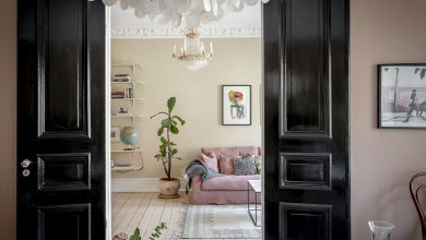 Фото - Красивые чёрные двери и интересные оттенки: квартира в Гётеборге (74 кв. м)